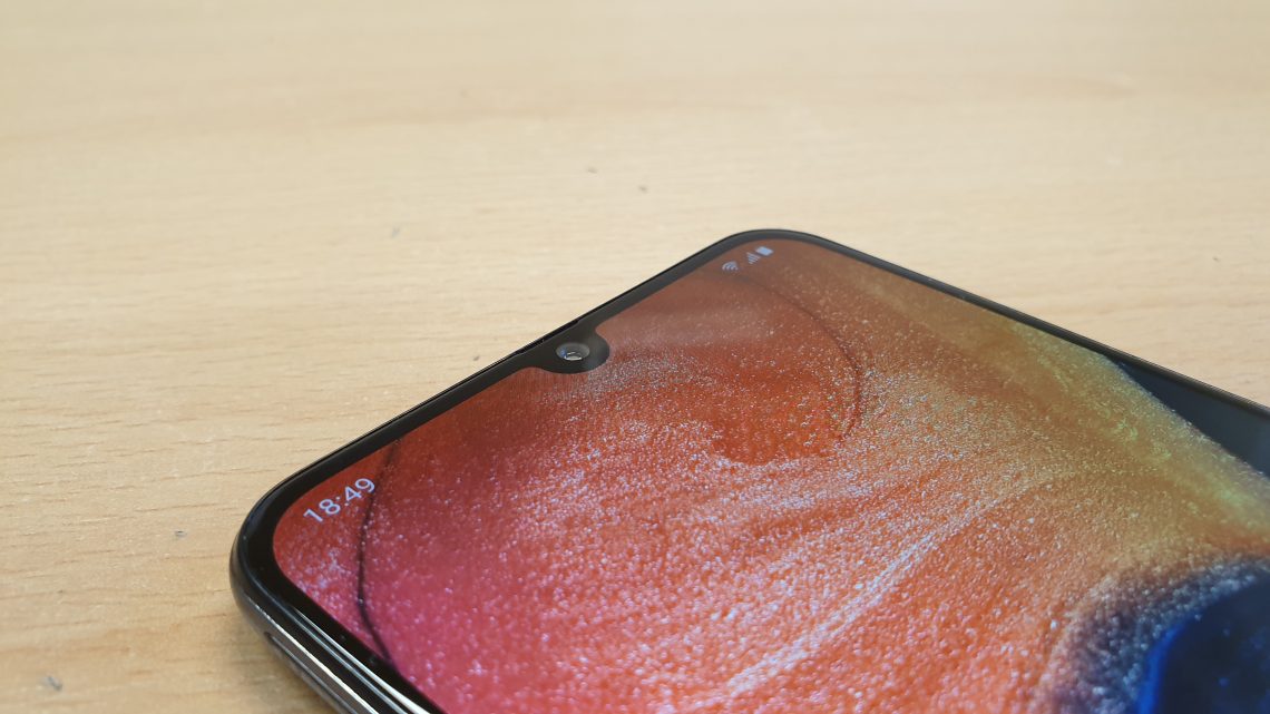 Samsung Galaxy A50 – recenzja lekkiego smartfona z bardzo dobrym aparatem i średnim skanerem