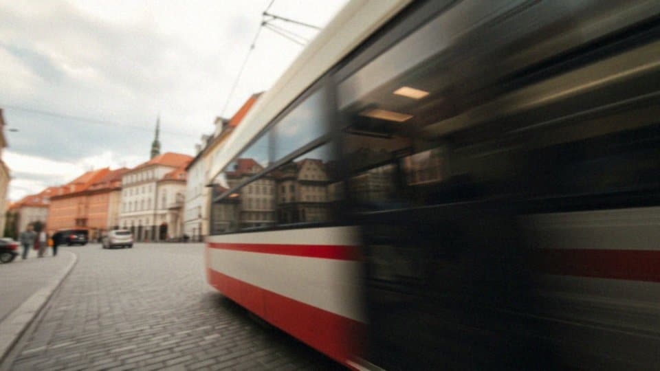 Jak wygląda system stabilizacji aparatu w iPhone 16 w porównaniu do iPhone 15 Pro?